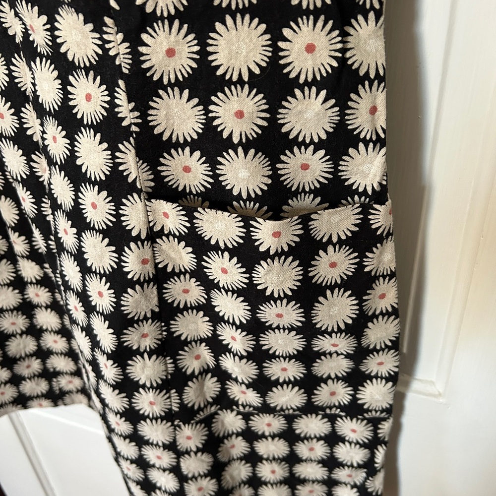 Black Floral Daisy Print Women’s Dress - Picture 3 of 8